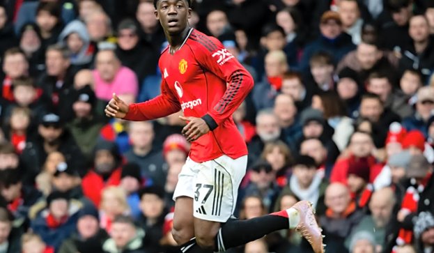 michael-carrick-memuji-performa-kobbie-mainoo