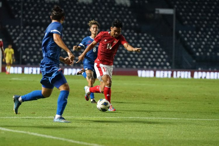 Implementasi Inverted Fullback dalam Skema Taktik Modern